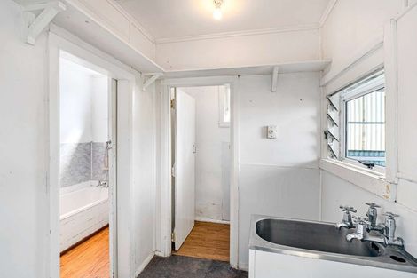 Photo of property in 21 Edgeware Road, Palmerston North, 4410