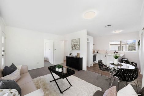 Photo of property in 2/13 Kathleen Street, Totara Vale, Auckland, 0627