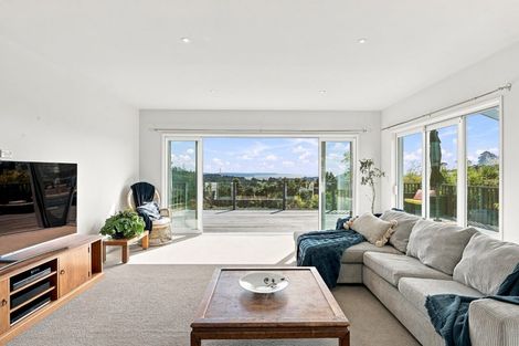 Photo of property in 136 Pinchgut Road, Kaukapakapa, 0873