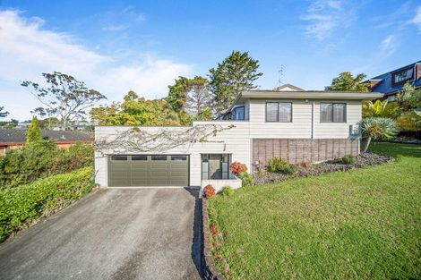 Photo of property in 10 Kirkdale Place, Northcross, Auckland, 0632