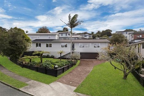 Photo of property in 19 Deverell Place, Northcross, Auckland, 0632
