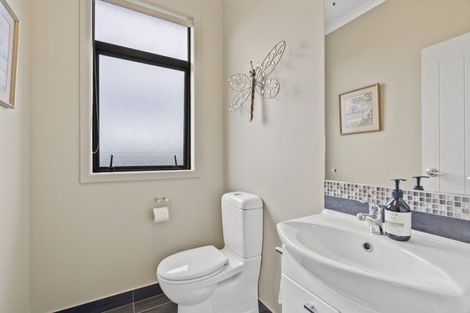 Photo of property in 16 Fred Carr Place, One Tree Point, 0118