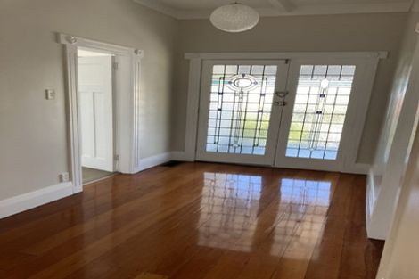 Photo of property in 1/46 Old Lake Road, Narrow Neck, Auckland, 0624