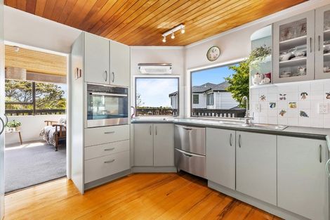 Photo of property in 1/283 East Coast Road, Mairangi Bay, Auckland, 0630