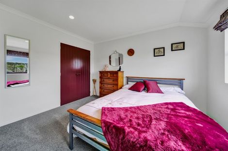 Photo of property in 10 Old Devon Road, Sentry Hill, New Plymouth, 4373