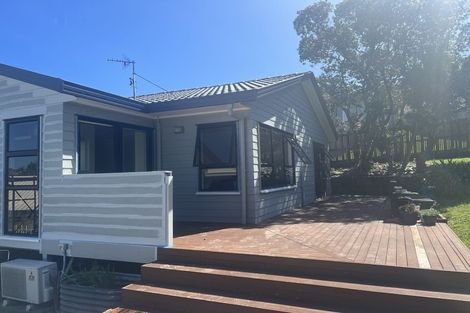 Photo of property in 11 Amery Place, West Harbour, Auckland, 0618