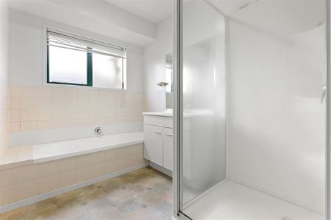 Photo of property in 5 Gerona Crescent, Hillpark, Auckland, 2102