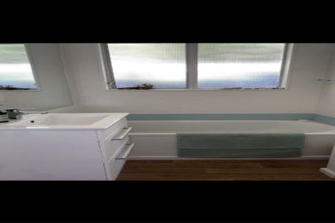 Photo of property in 3 Lomond Street, Newlands, Wellington, 6037