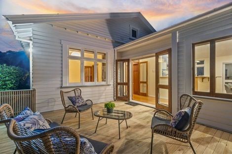 Photo of property in 22 Homewood Crescent, Karori, Wellington, 6012