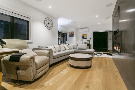 Photo of property in 2/92 Churchill Road, Murrays Bay, Auckland, 0630