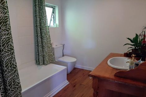 Photo of property in 95 Cornwallis Road, Cornwallis, Auckland, 0604