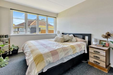 Photo of property in 23 Miro Street, Merrilands, New Plymouth, 4312