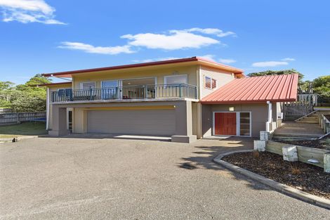 Photo of property in 10c Earl Road, Titirangi, Auckland, 0604