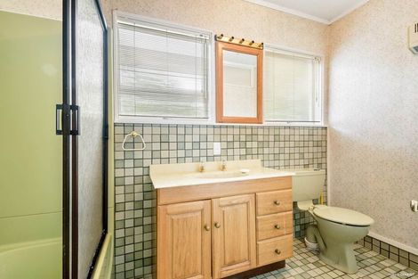 Photo of property in 28 Sunnyfield Crescent, Glenfield, Auckland, 0629