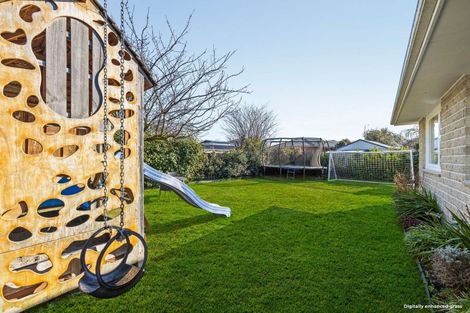 Photo of property in 11 Weston Place, Rangiora, 7400