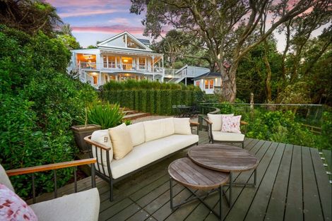 Photo of property in 36 Queen Street, Northcote Point, Auckland, 0627