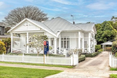 Photo of property in 4 Saint Leonard Street, Saint Johns Hill, Whanganui, 4501