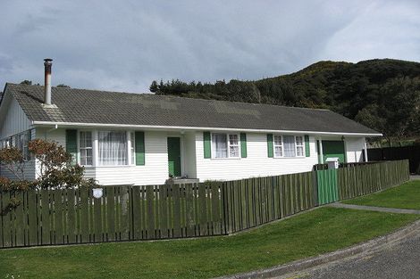 Photo of property in 21 Hamstead Street, Wainuiomata, Lower Hutt, 5014