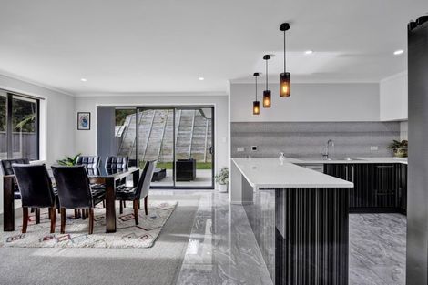 Photo of property in 6 Frederick Place, Whalers Gate, New Plymouth, 4310