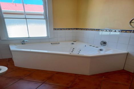 Photo of property in 106 Brougham Street, Mount Victoria, Wellington, 6011