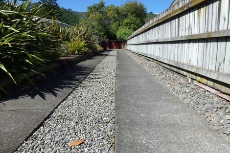 Photo of property in 25b Pehi Kupa Street, Waikanae, 5036