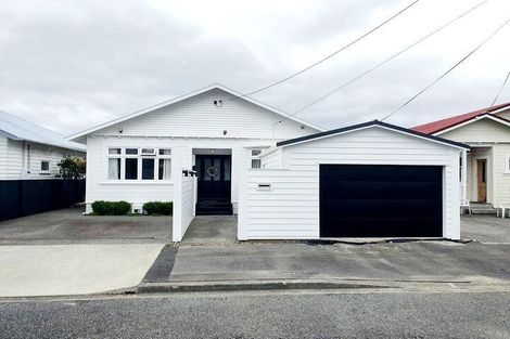 Photo of property in 10 Plunket Avenue, Petone, Lower Hutt, 5012