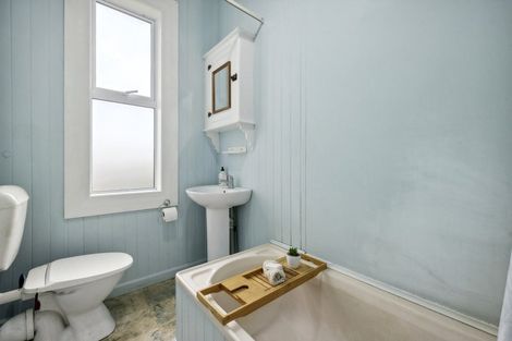 Photo of property in 13 Athol Place, Ravensbourne, Dunedin, 9022