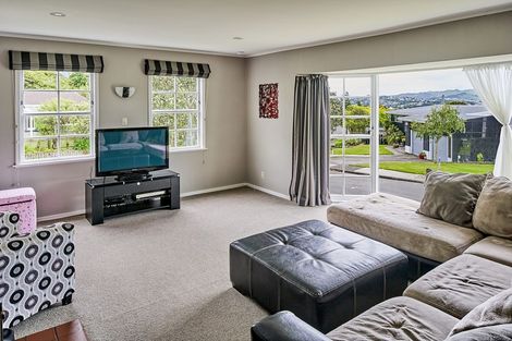 Photo of property in 7 Luff Place, Whitby, Porirua, 5024