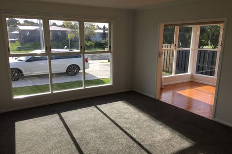 Photo of property in 44 Gossamer Drive, Pakuranga Heights, Auckland, 2010