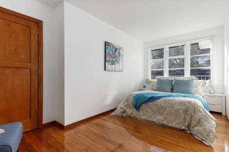 Photo of property in 53 Pupuke Road, Birkenhead, Auckland, 0627