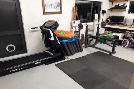 Photo of property in 129 Nicholson Road, Khandallah, Wellington, 6035