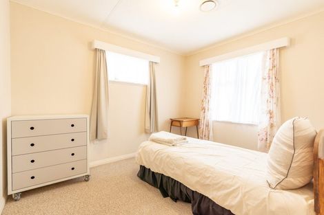Photo of property in 28 Waterloo Crescent, Hokowhitu, Palmerston North, 4410