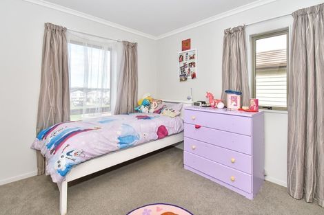 Photo of property in 22 Taiaapure Street, Weymouth, Auckland, 2103