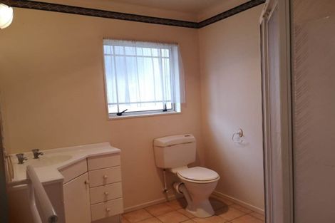 Photo of property in 2 Te Hoe Grove, Pinehill, Auckland, 0632