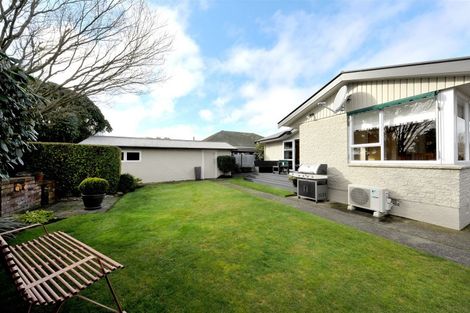Photo of property in 5 Bendale Place, Avonhead, Christchurch, 8042