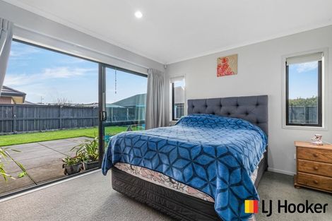 Photo of property in 31 Harbour Crest Drive, Waiuku, 2123