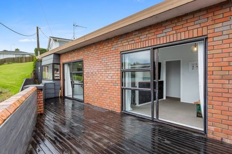 Photo of property in 9 Pohutukawa Avenue, Red Beach, 0932