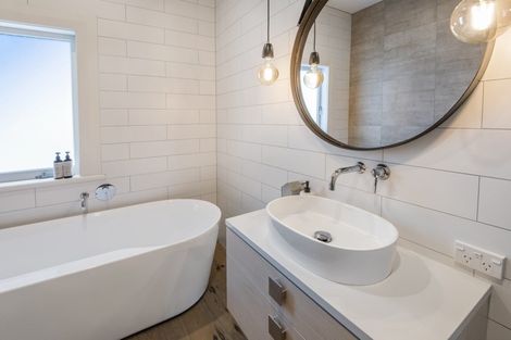 Photo of property in 242 Lake Road, Hauraki, Auckland, 0622