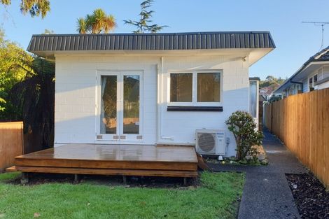 Photo of property in 2/16 Mountbatten Avenue, Hillcrest, Auckland, 0627