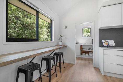 Photo of property in 124 Highland Drive, Acacia Bay, Taupo, 3385