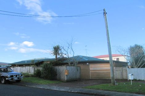 Photo of property in 6 Crompton Road, Massey, Auckland, 0614