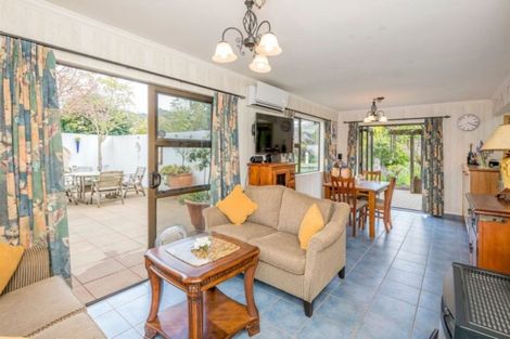 Photo of property in 4a Rewarewa Crescent, Waikanae, 5036