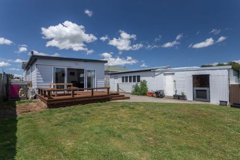 Photo of property in 64 Allardice Street, Dannevirke, 4930