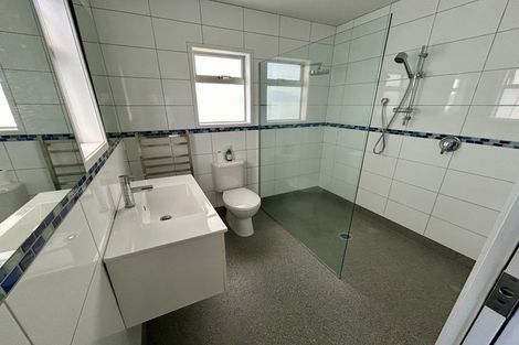 Photo of property in 10 Paradise Point Place, One Tree Point, 0118