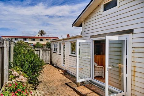 Photo of property in 10 Lambley Road, Titahi Bay, Porirua, 5022