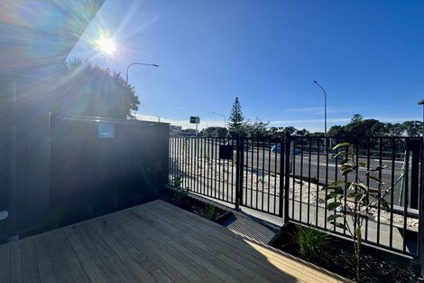 Photo of property in 4/506 Glenfield Road, Bayview, Auckland, 0629