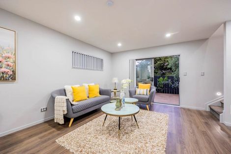 Photo of property in 7d La Trobe Street, Pakuranga Heights, Auckland, 2010