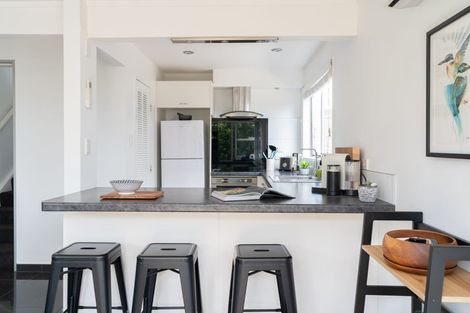 Photo of property in 12a Kingsbridge Place, Newlands, Wellington, 6037