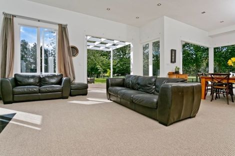 Photo of property in 62 Boord Crescent, Kumeu, 0891