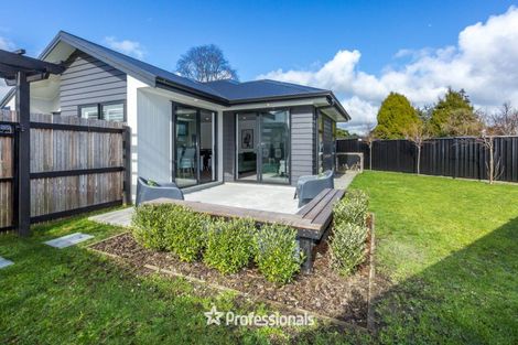 Photo of property in 5 Nikau Lane, Timberlea, Upper Hutt, 5018